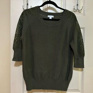 Sweater 3/4 sleeve Olive Green. New York and Company